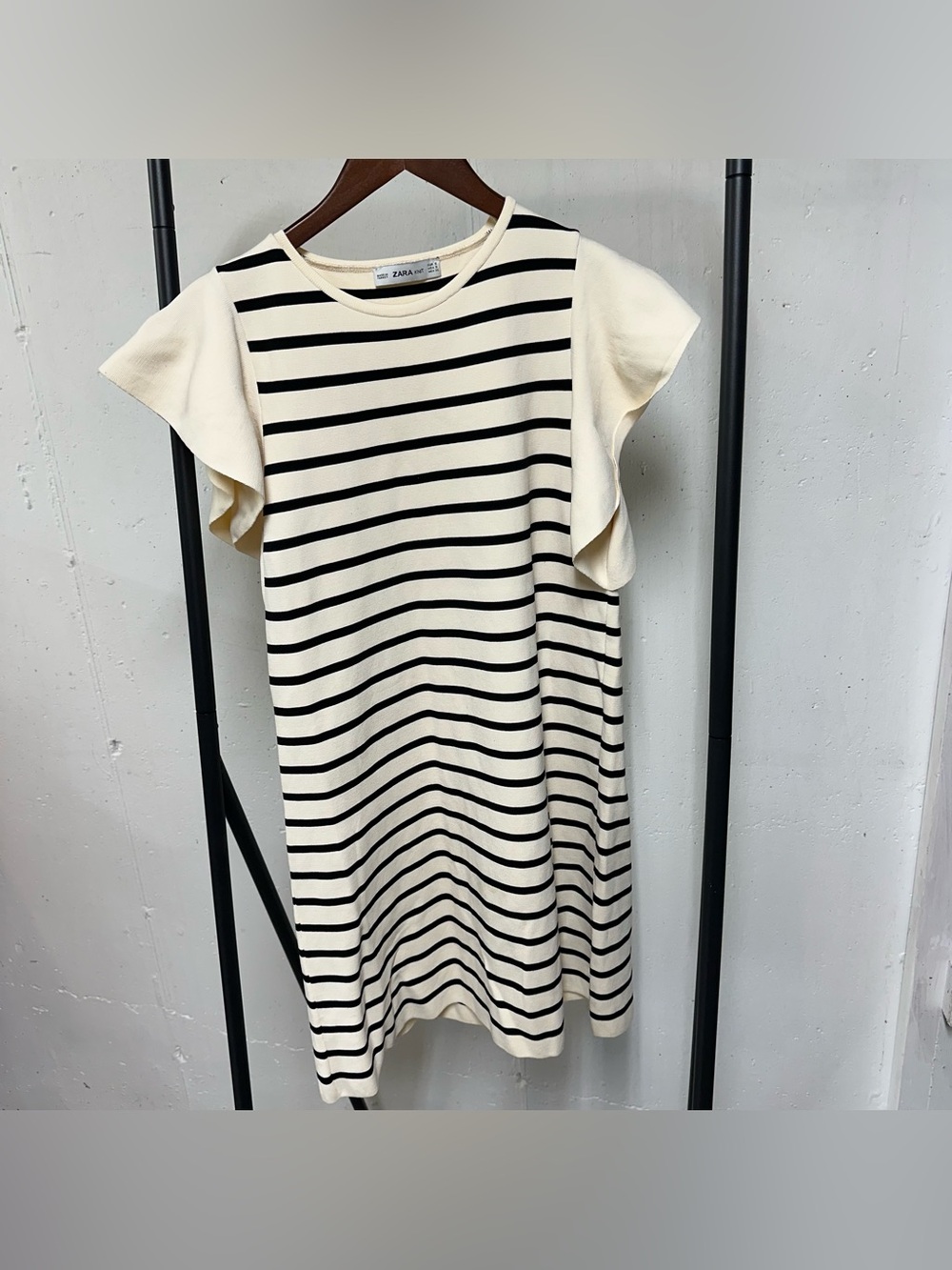 Zara Cream and Black Striped Flutter Sleeve Dress 🛶